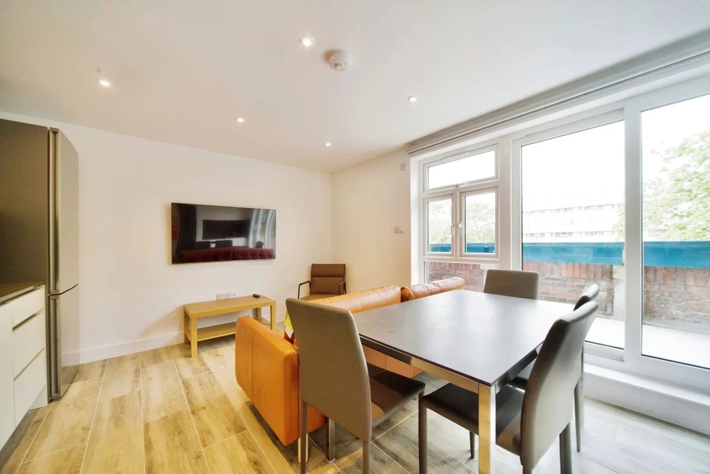 Flat Newington Barrow Way in Greater London