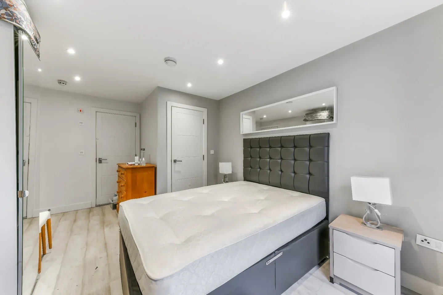 Flat Montserrat Road in Greater London