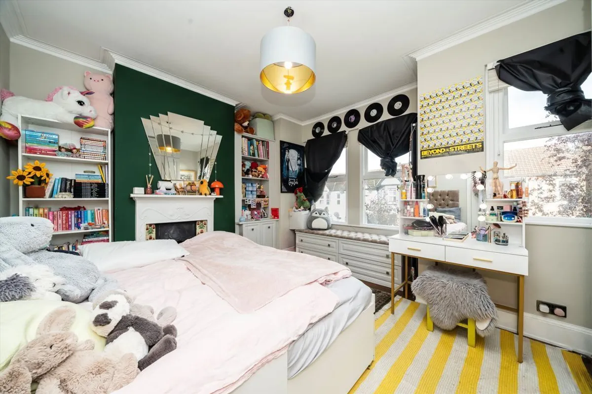 Flat Devonshire Road in Greater London