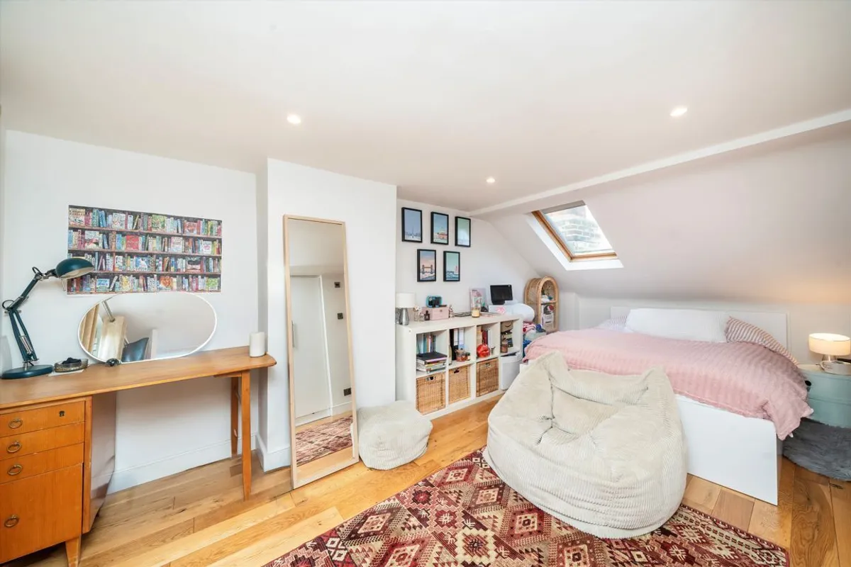 Flat Devonshire Road in Greater London