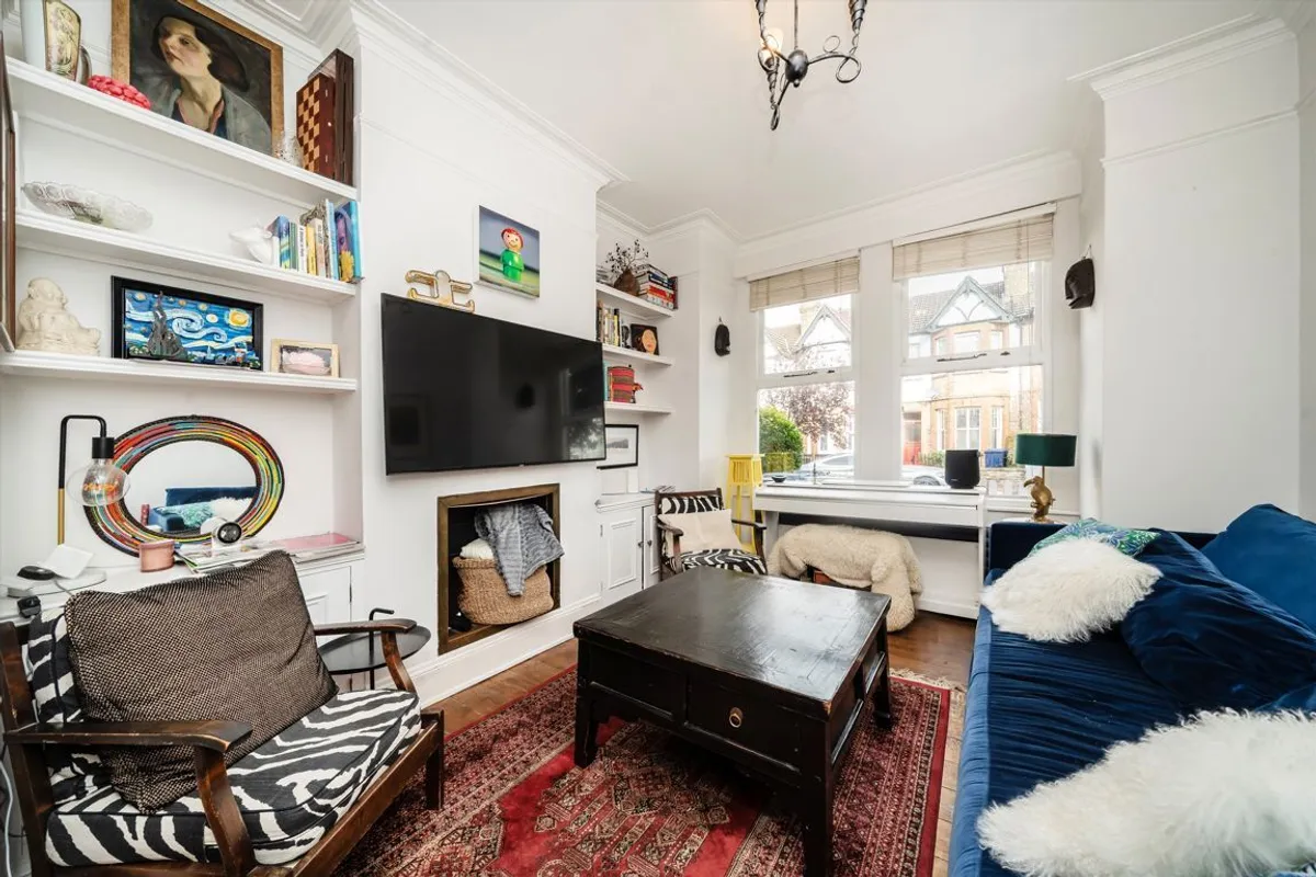 Flat Devonshire Road in Greater London