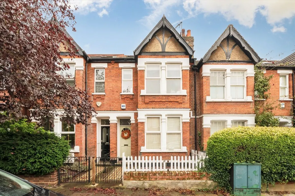 Flat Devonshire Road in Greater London
