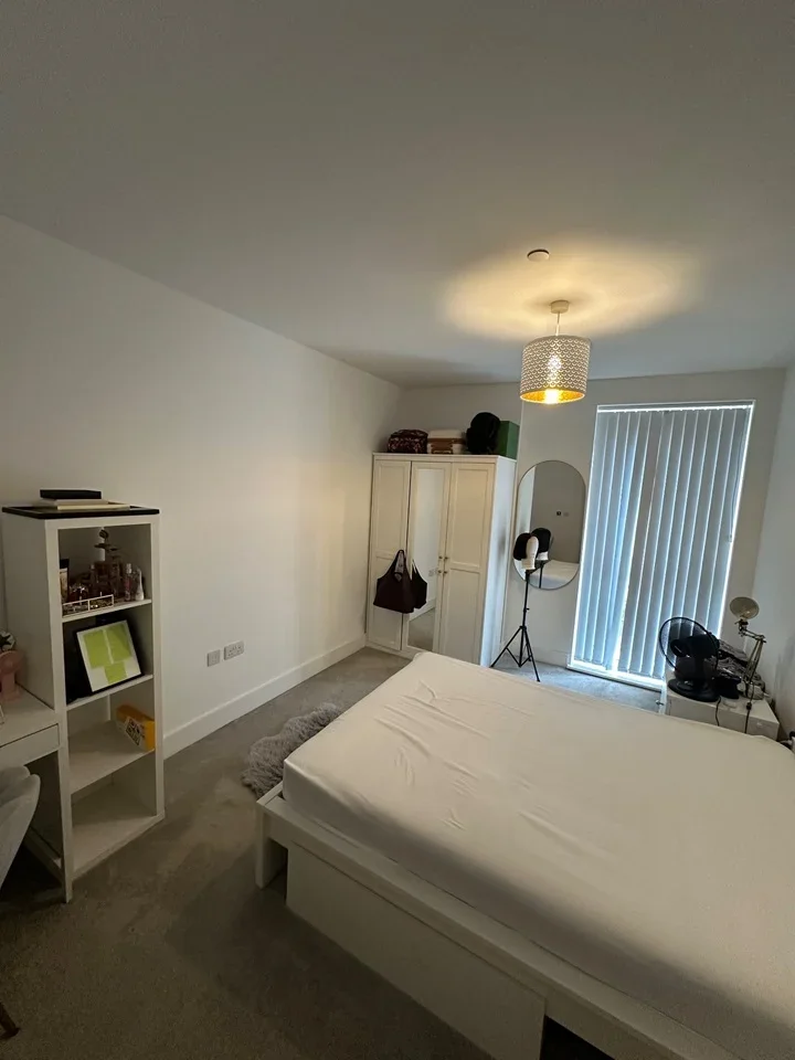 Room Nest Way in Greater London