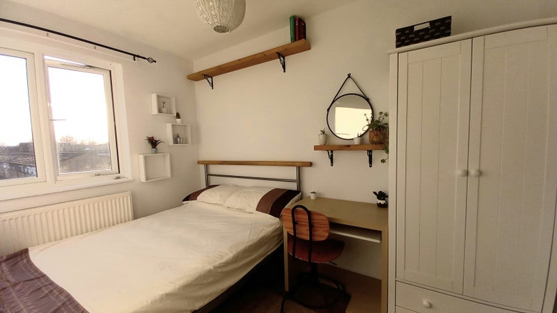 Room Whinchat Road in Greater London