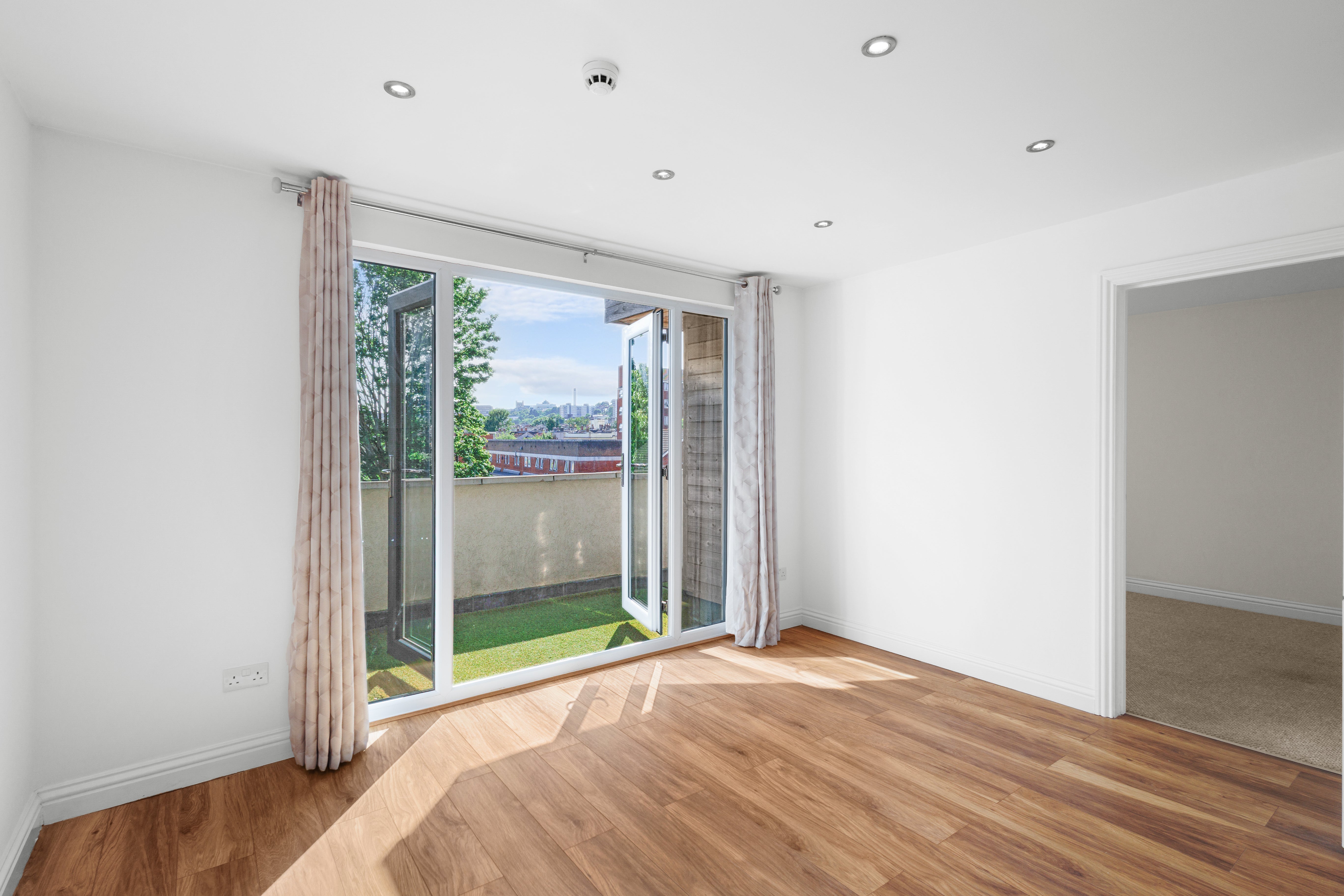 Flat Grosvenor Road in Bristol