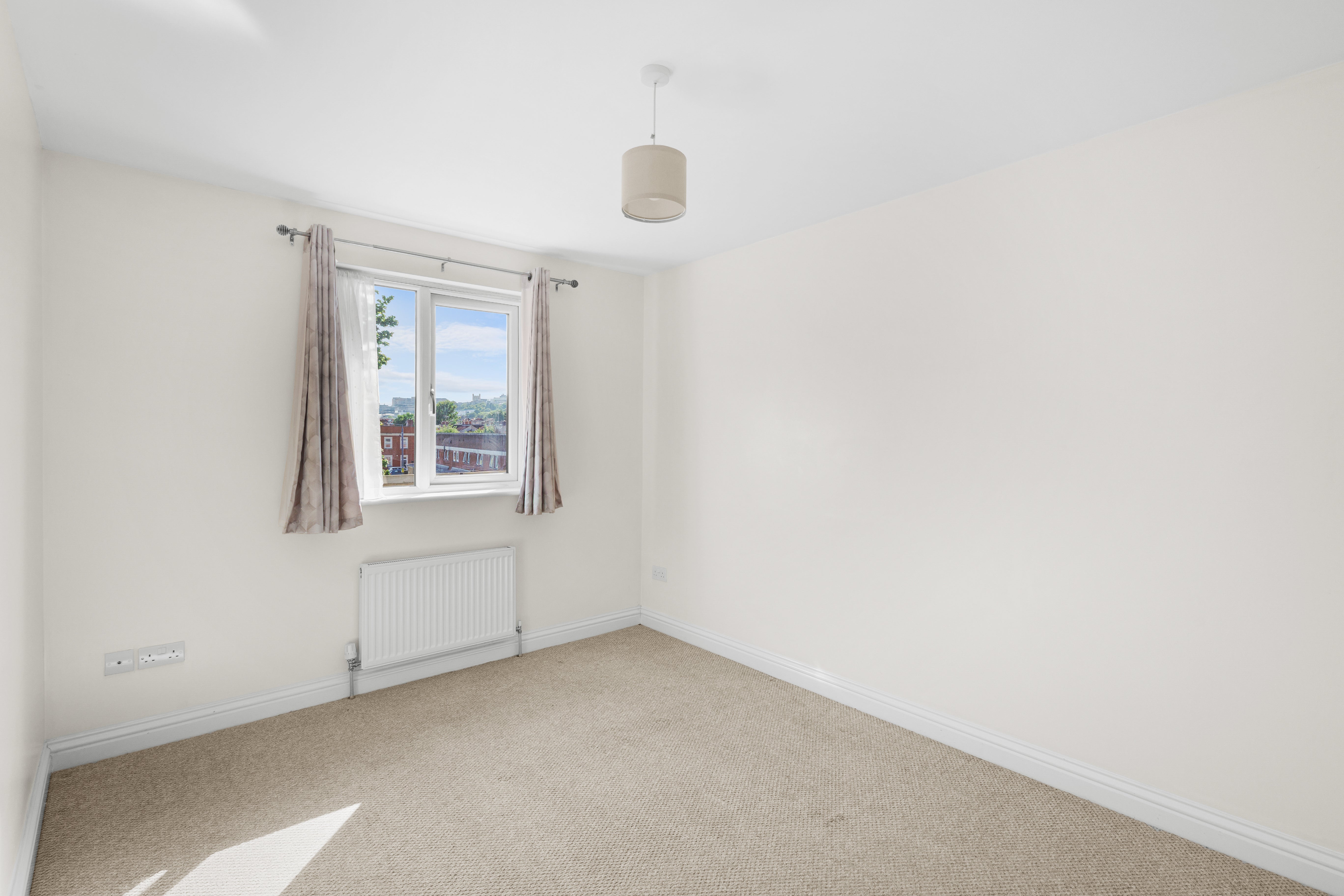 Flat Grosvenor Road in Bristol