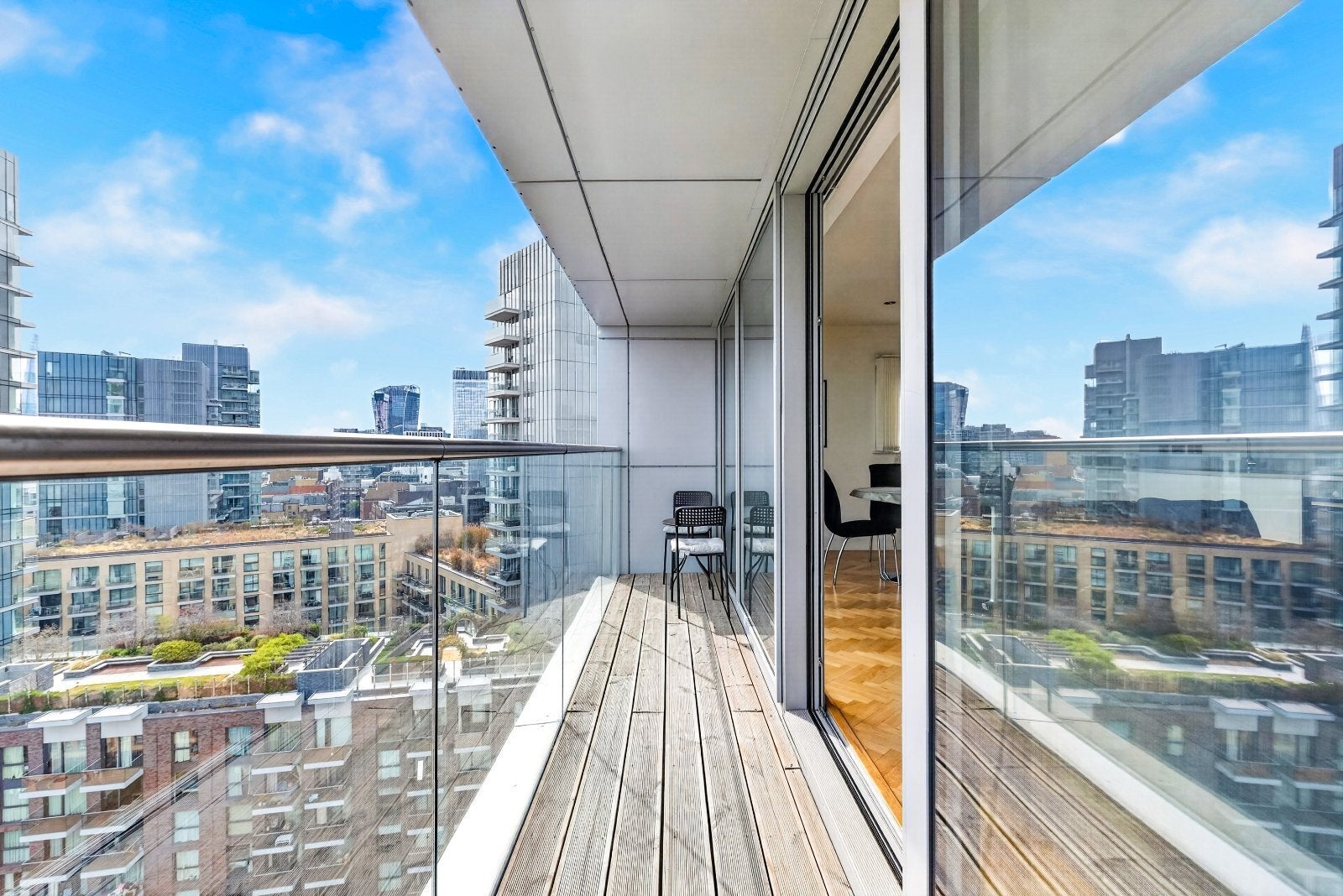 Flat Commercial Road in Greater London