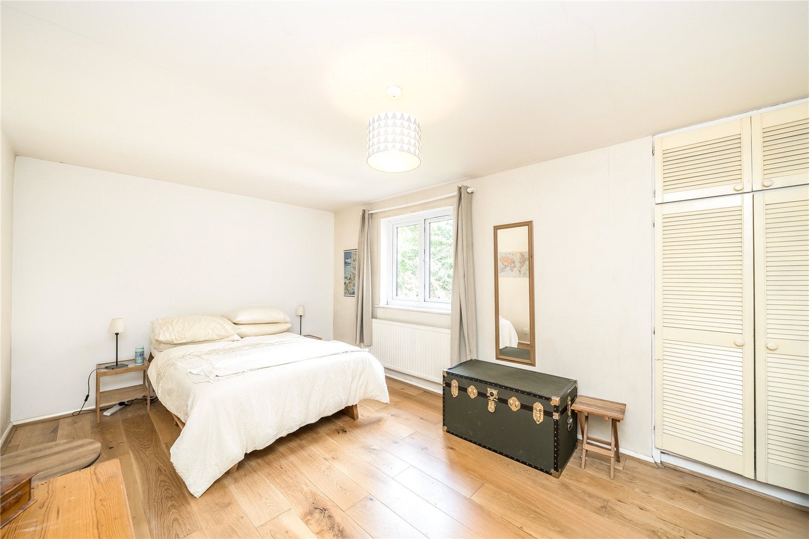 Flat Crosslet Vale in Greater London