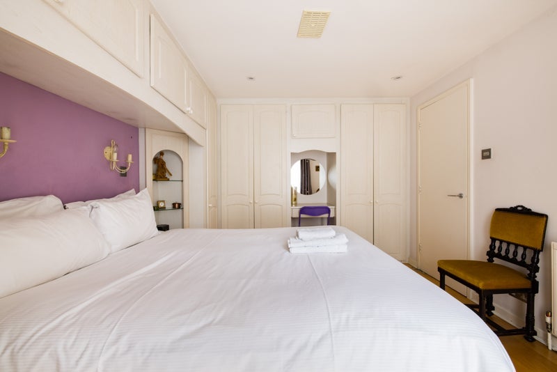 Flat Brompton Park Crescent in Greater London