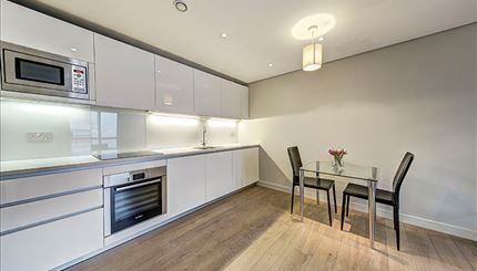 Flat Harbet Road in City of Westminster