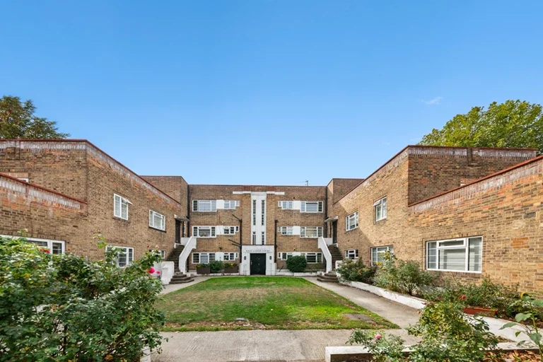 Flat High Street in Greater London