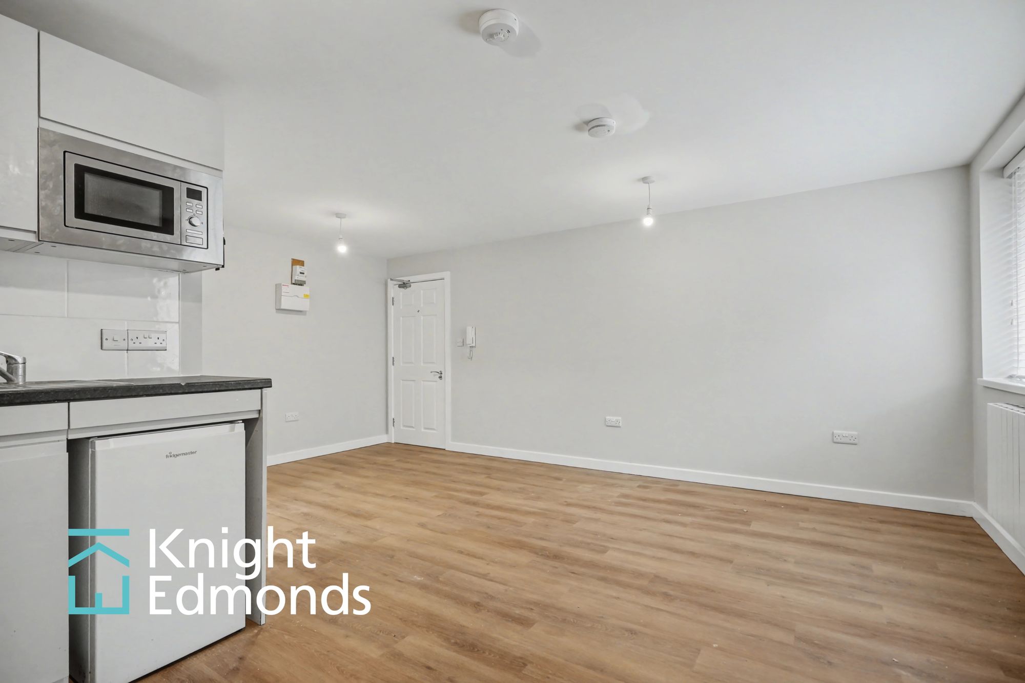 Flat Sittingbourne Road in Maidstone