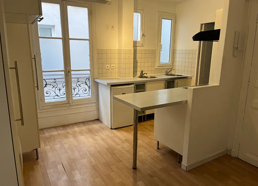 Flat Boulevard Voltaire in Paris