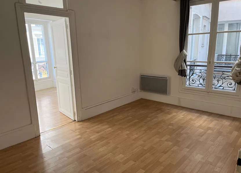 Flat Boulevard Voltaire in Paris