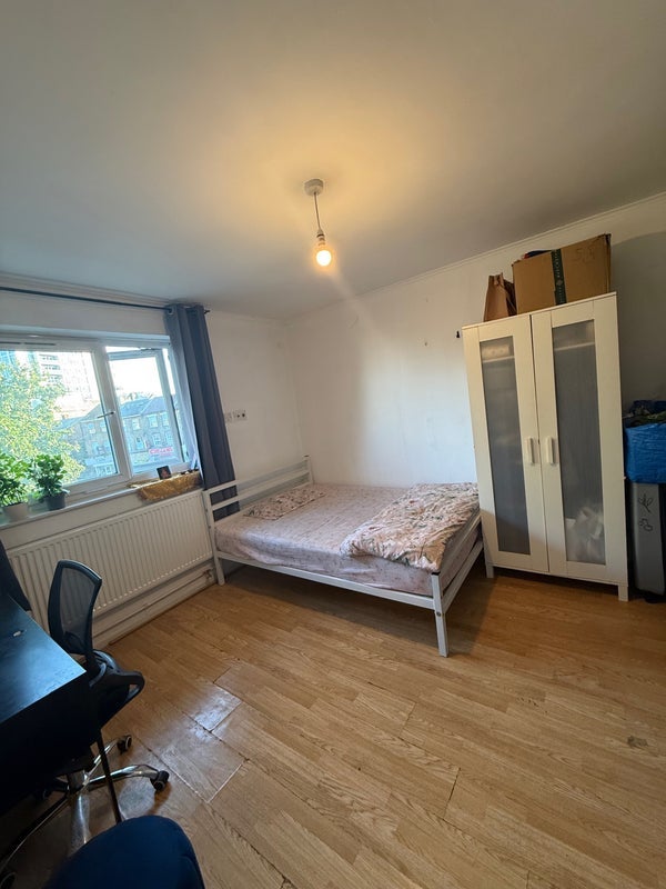 Room Rhodeswell Road in Greater London