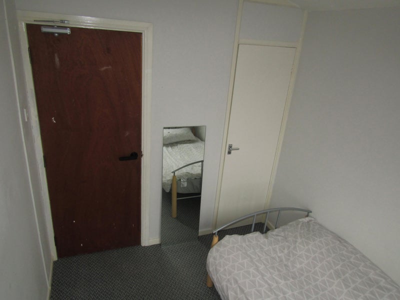 Room Avebury Close in Salford