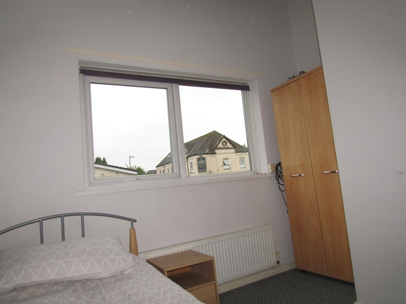 Room Avebury Close in Salford