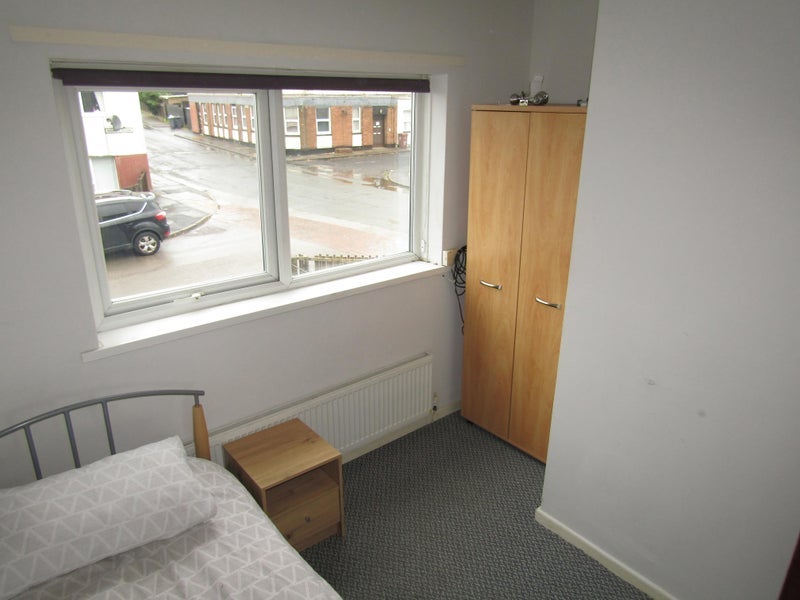 Room Avebury Close in Salford