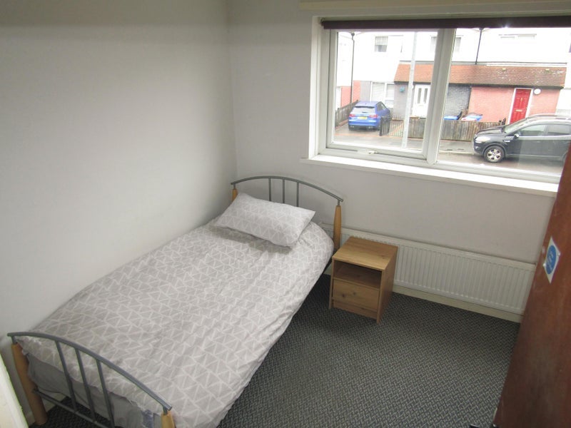 Room Avebury Close in Salford