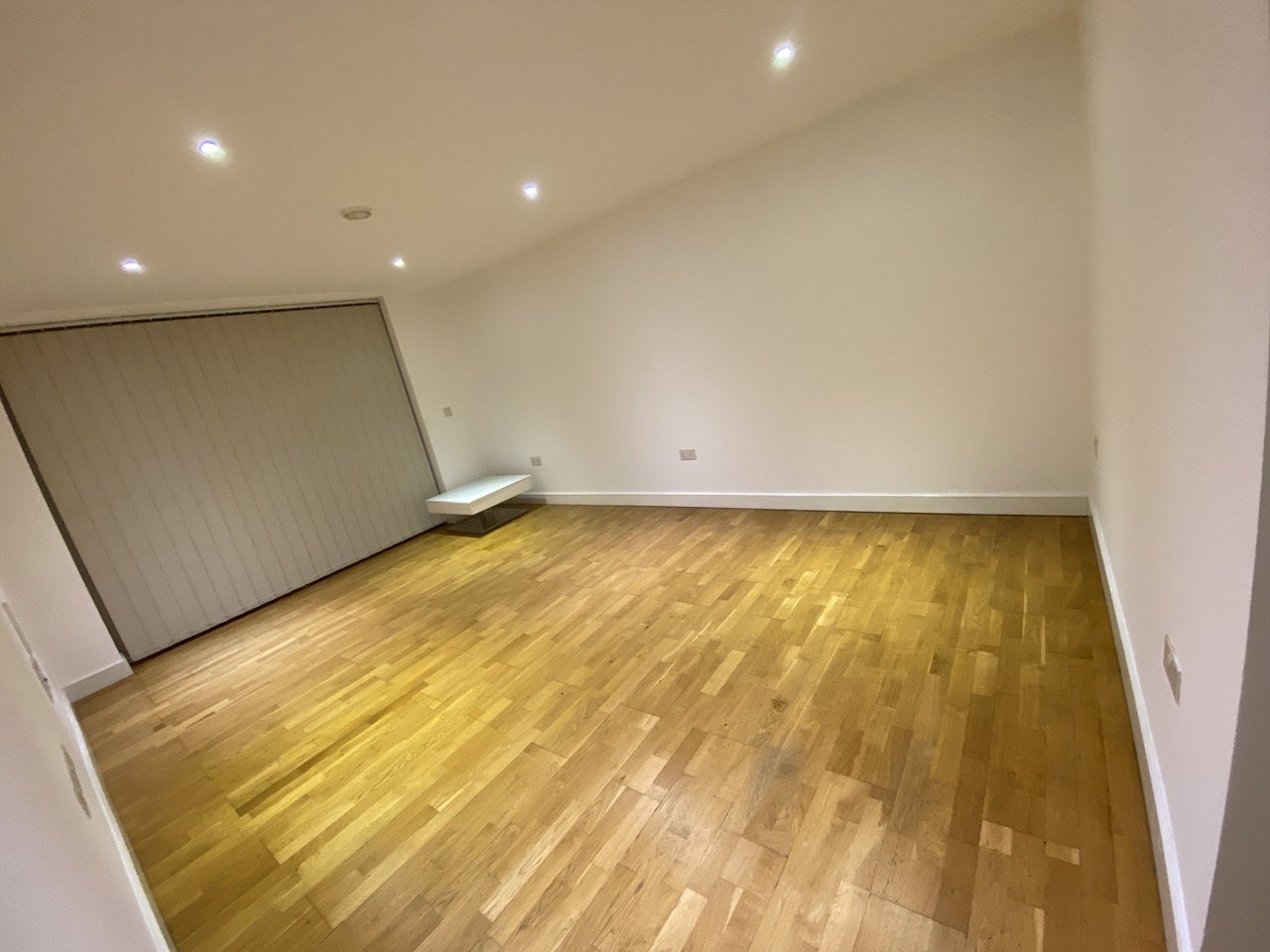 Flat Zenith Close in Greater London