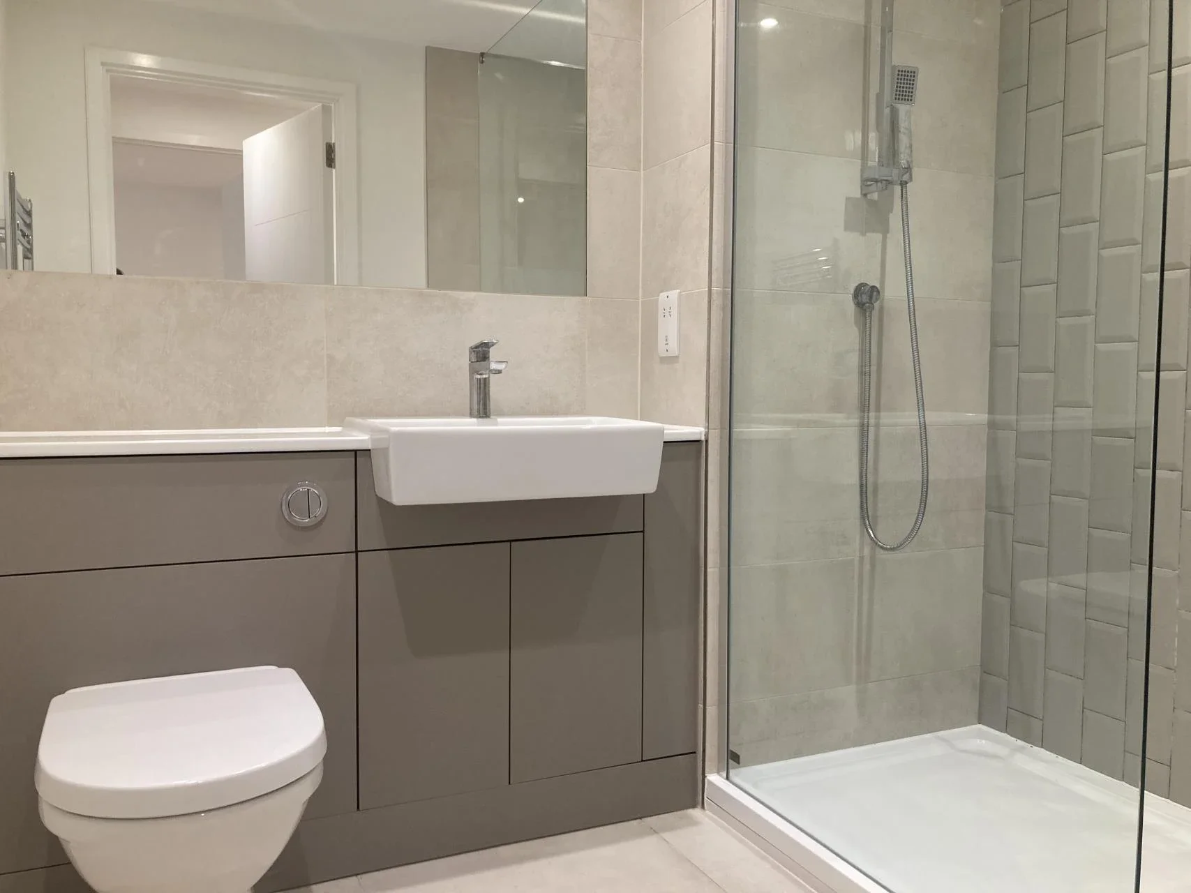 Flat Caversham Road in Greater London
