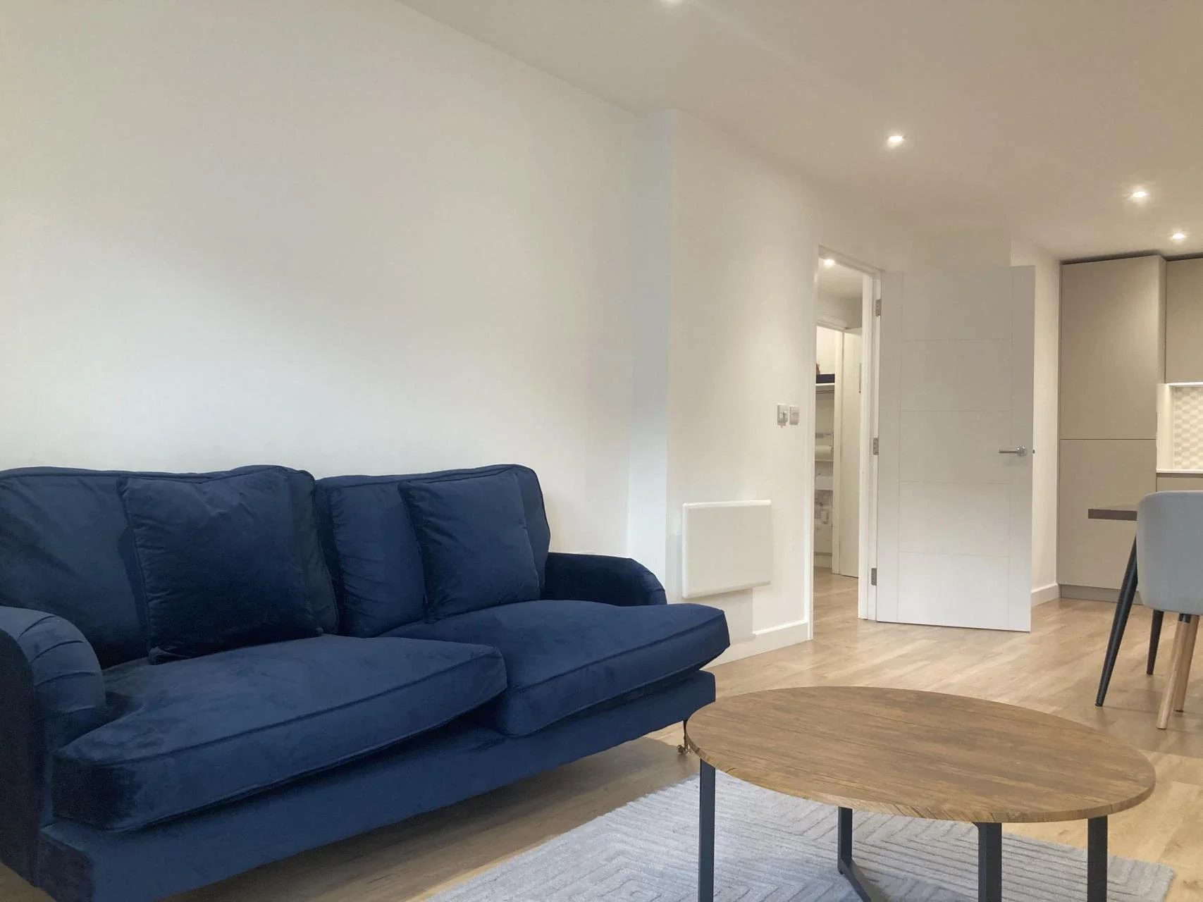Flat Caversham Road in Greater London