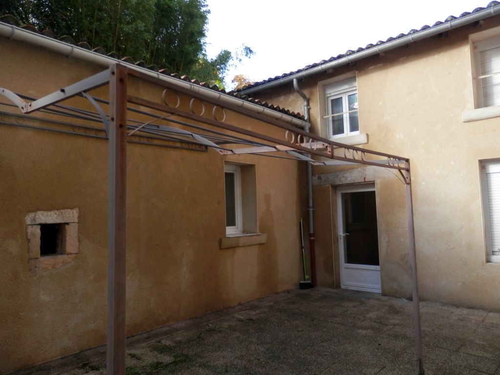 Appartement Rue Du Faubourg Du Pont Neuf à Poitiers