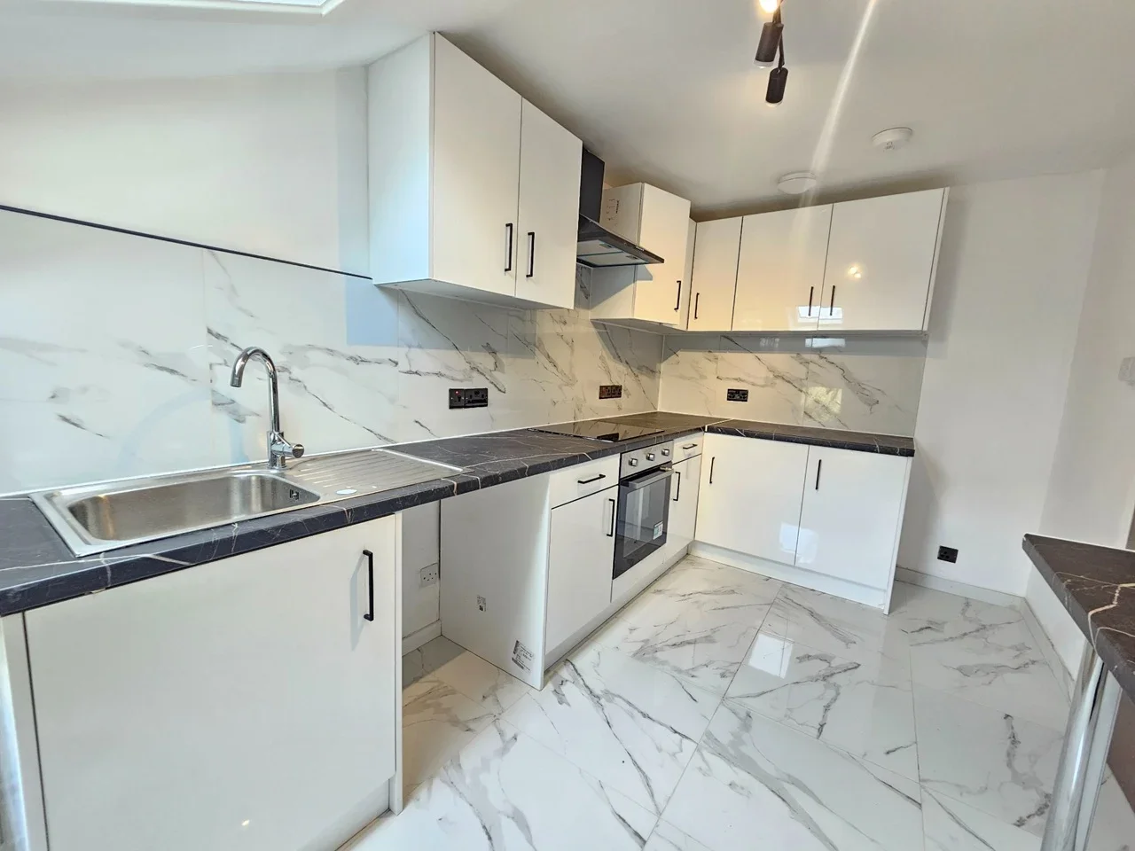 Flat Allfarthing Lane in Greater London