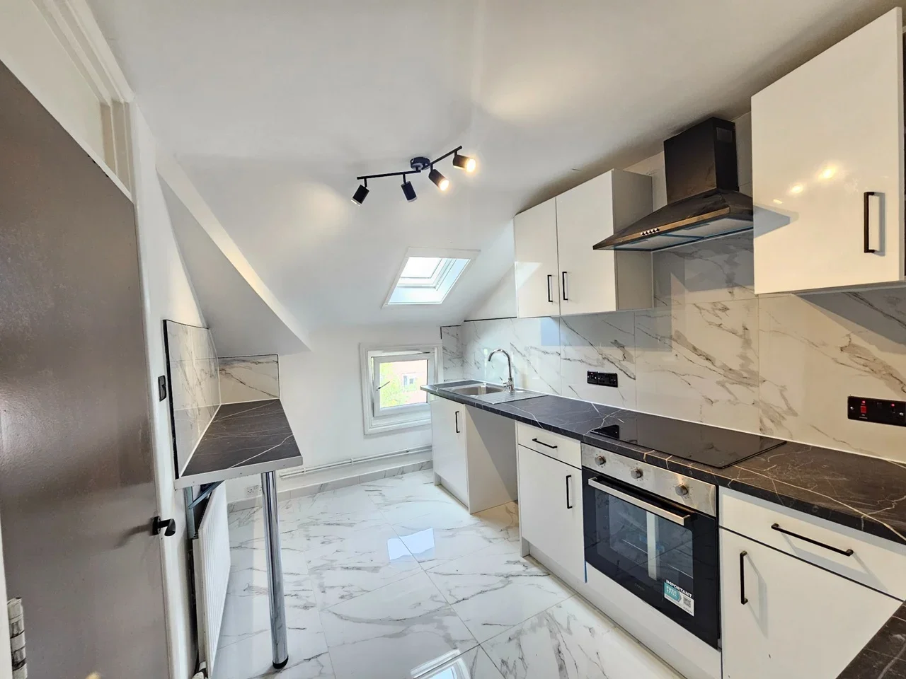 Flat Allfarthing Lane in Greater London