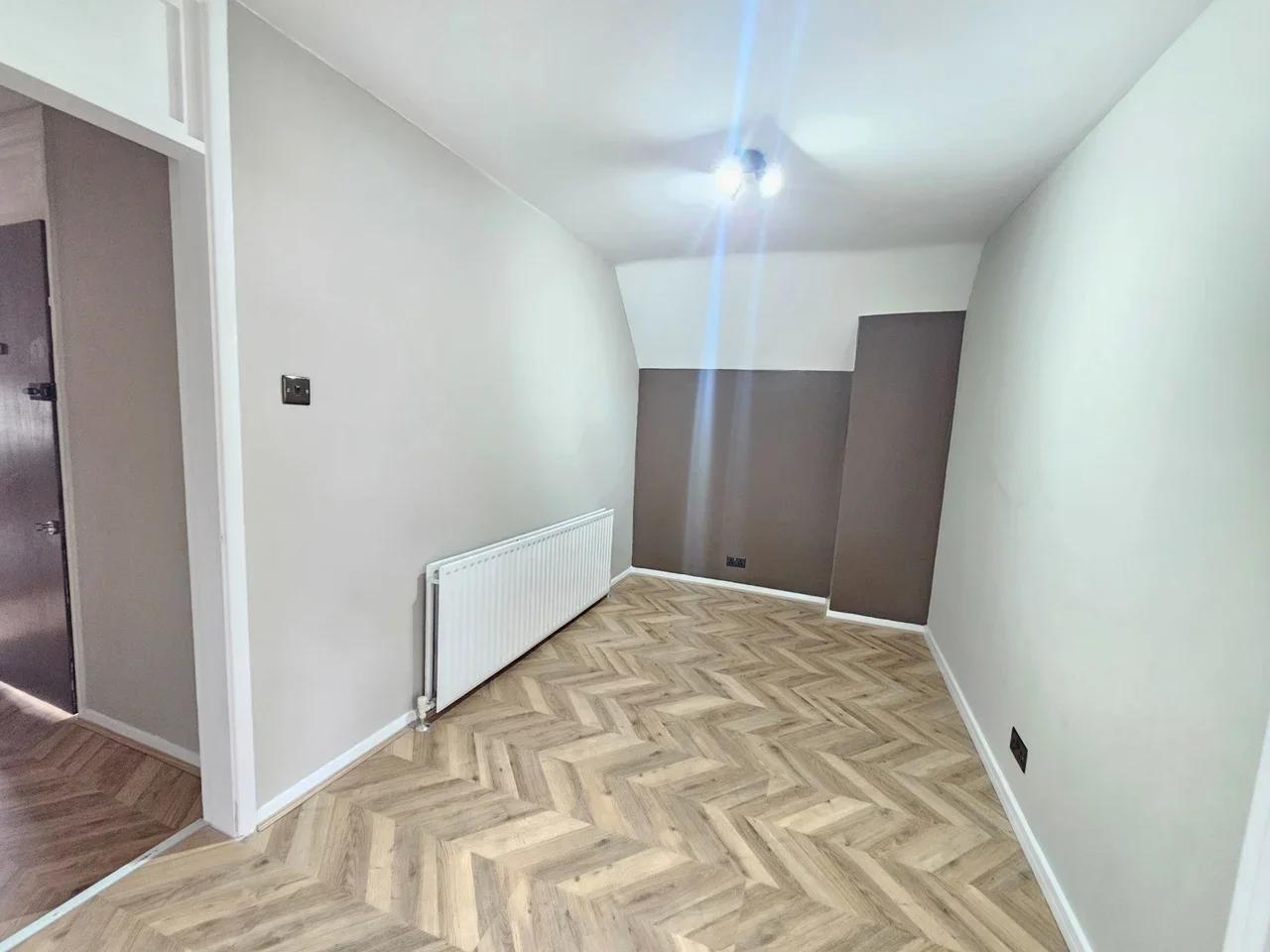 Flat Allfarthing Lane in Greater London