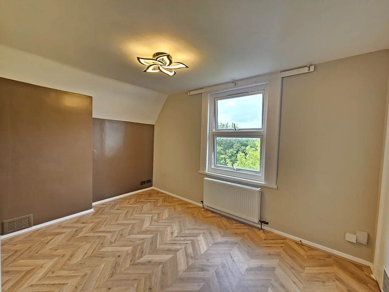 Flat Allfarthing Lane in Greater London