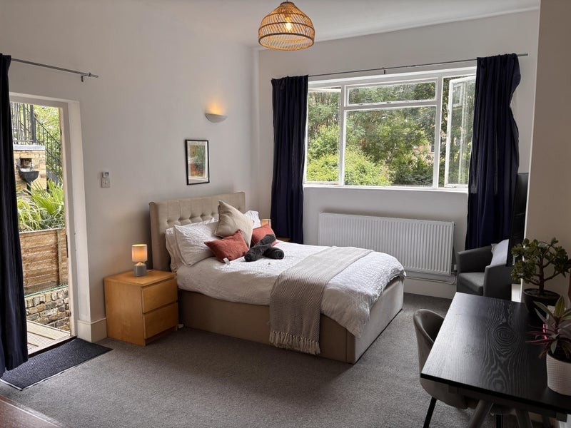 Room Burma Road in Greater London