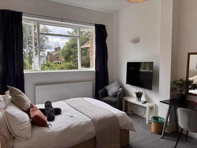Room Burma Road in Greater London