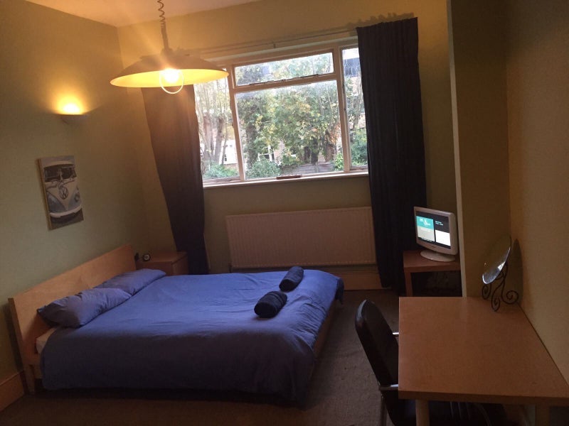 Room Burma Road in Greater London