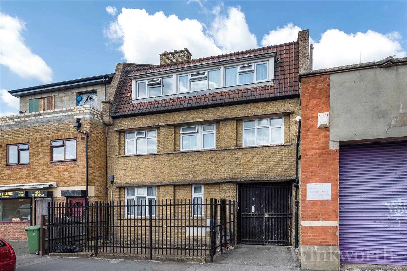 House Manor Grove in Greater London