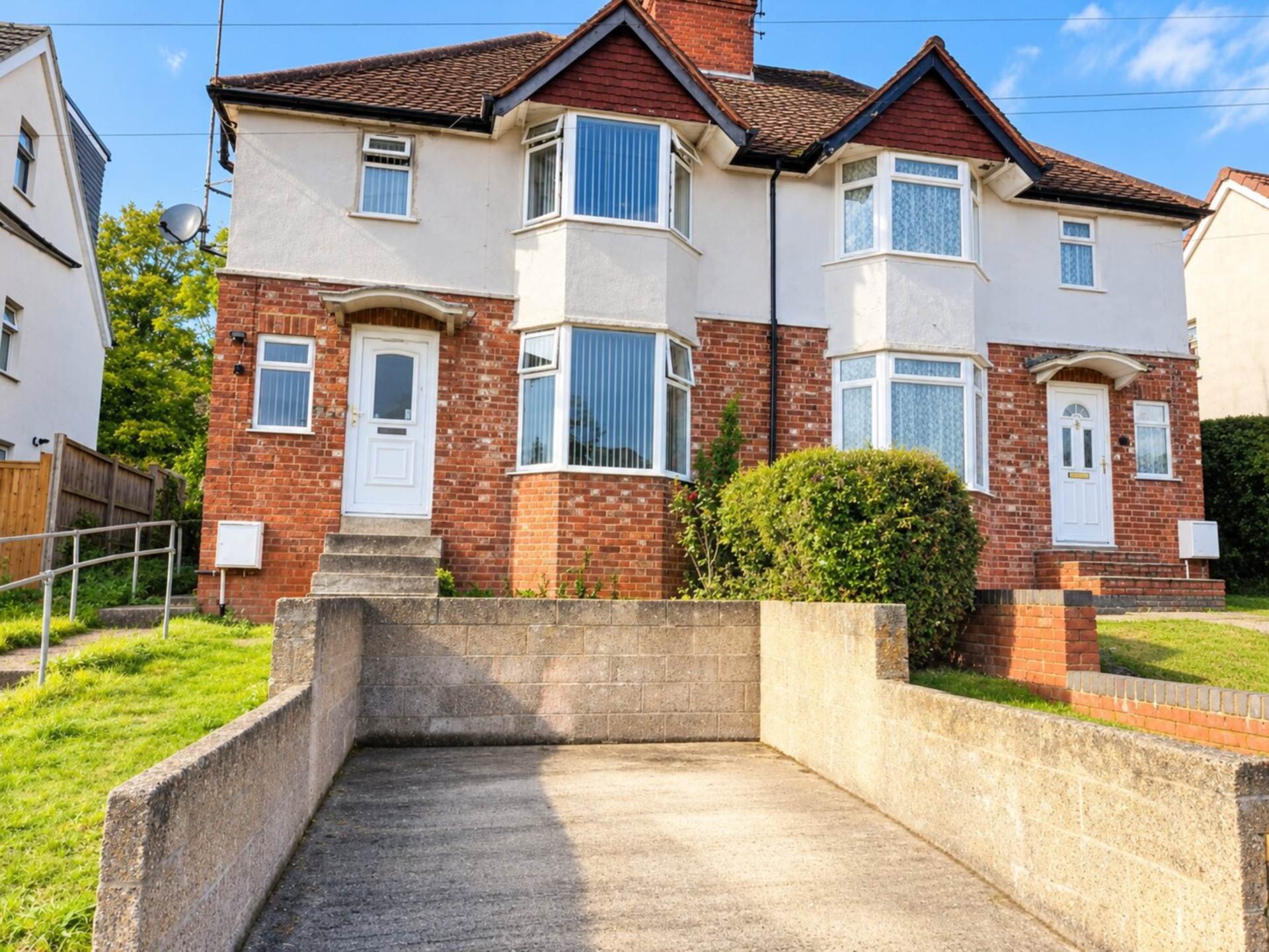 House Bowerdean Road in High Wycombe Community Board