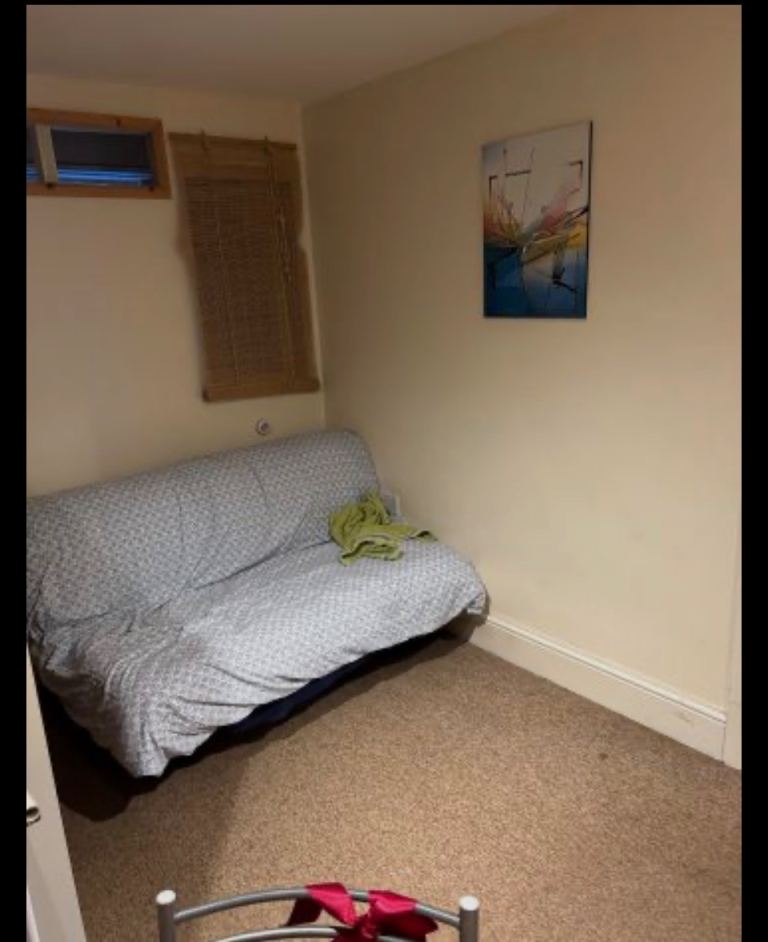 Flat Sheldrick Close in Greater London