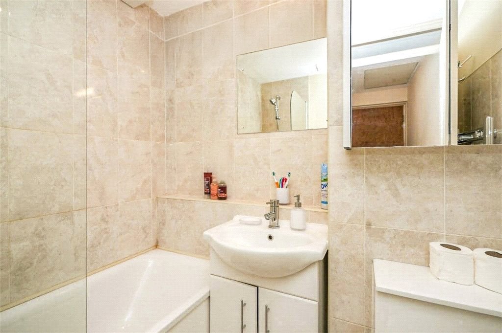 Flat The Oaks in Borough of Spelthorne