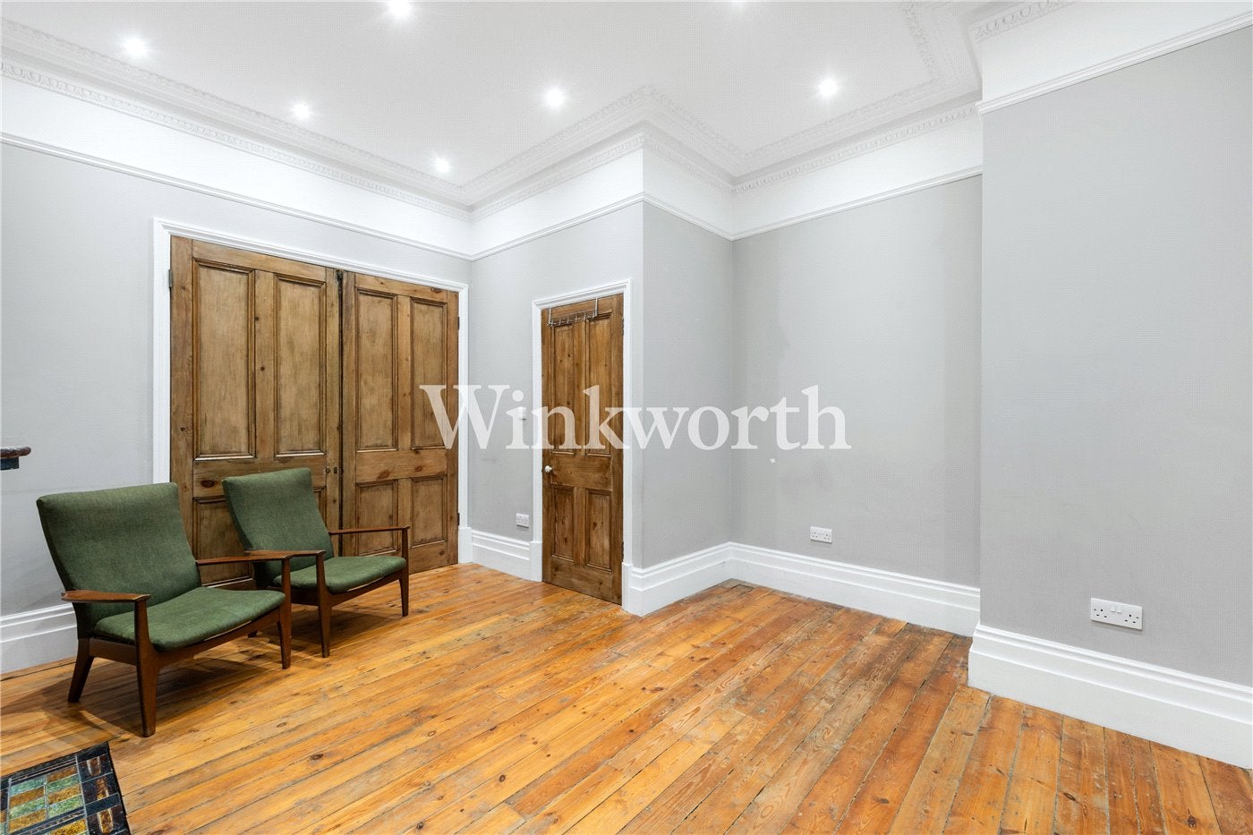 Flat Abbotsford Avenue in Greater London