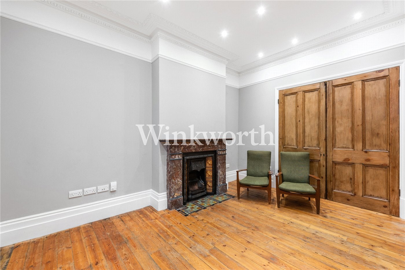 Flat Abbotsford Avenue in Greater London