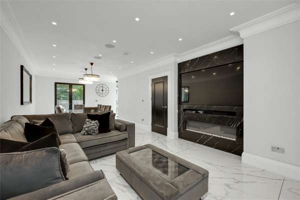 House Byfleet Road in Elmbridge