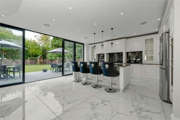 House Byfleet Road in Elmbridge