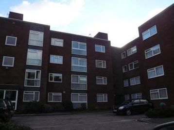 Flat Grange Gardens in Greater London