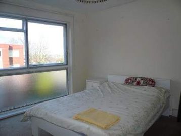 Flat Grange Gardens in Greater London