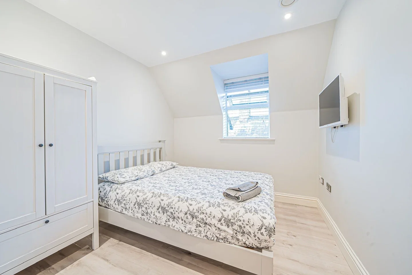 Flat King Johns Place in Borough of Runnymede