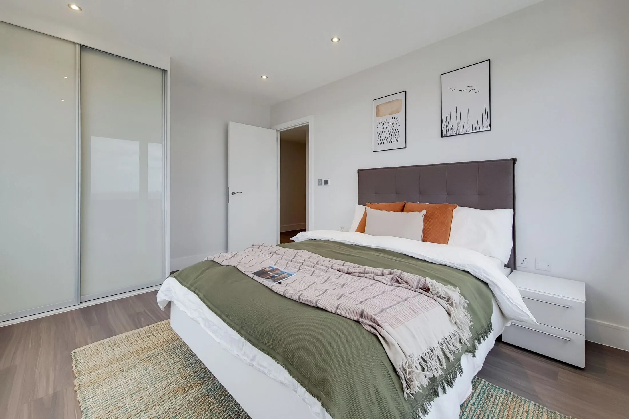 Flat Merrick Road in Greater London