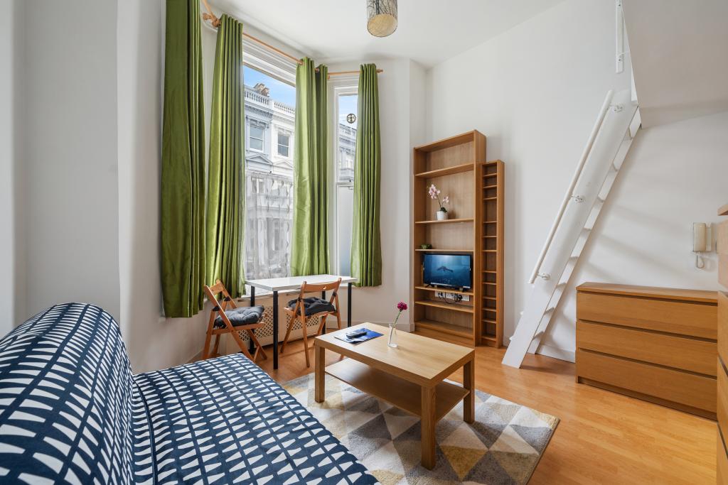 Flat Fairholme Road in Greater London