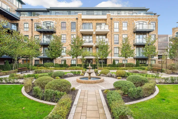 Flat Heathfield Terrace in Greater London