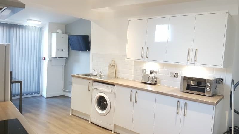 Room Carlingford Road in Ashfield