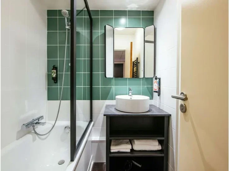 Flat Rue des Lilas d'Espagne in Courbevoie